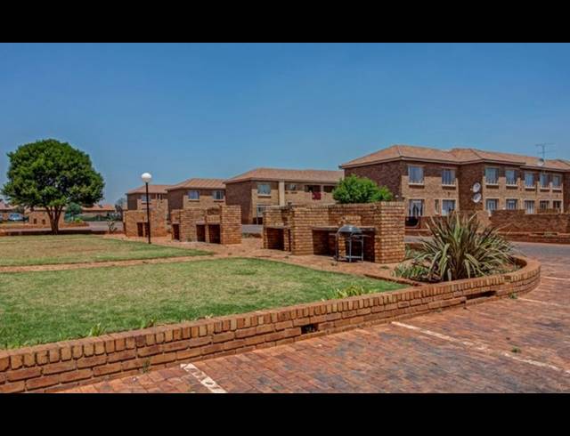 1 BEDROOM TOWNHOUSE FOR SALE IN KRUGERSRUS